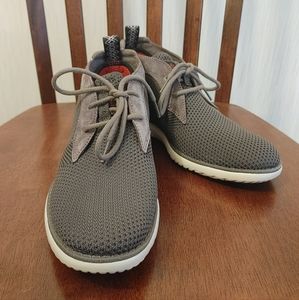 UGG Union HyperWeave Chukka Sneaker Men's 7 Women's 9